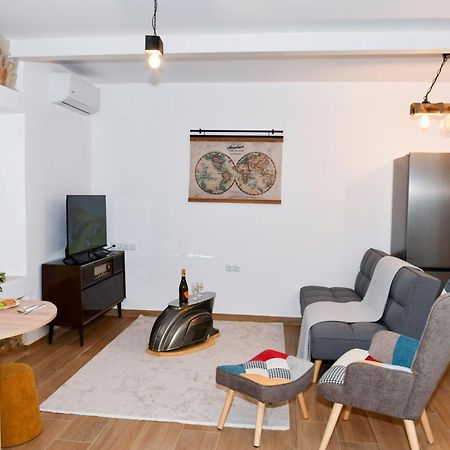 Captain Theo'S Modern Apartment Maria Lefkimmi  Dış mekan fotoğraf
