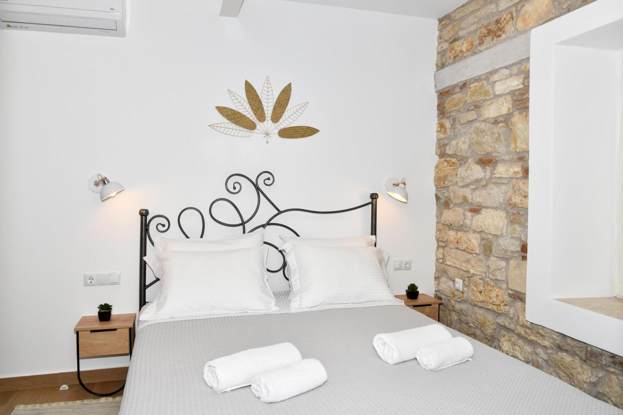 Captain Theo'S Modern Apartment Maria Lefkimmi  Dış mekan fotoğraf
