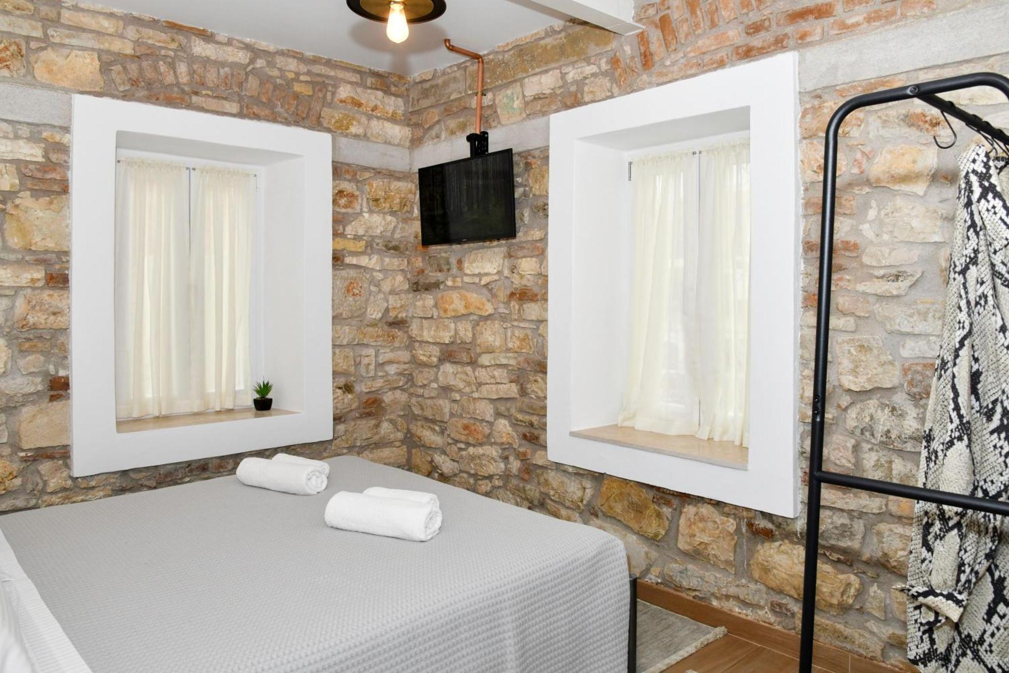 Captain Theo'S Modern Apartment Maria Lefkimmi  Dış mekan fotoğraf
